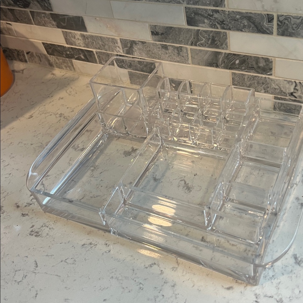 Makeup Tray - Picture 3 of 9